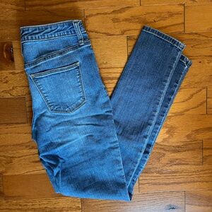 Universal Thread size 2 / 26 high rise skinny blue jeans